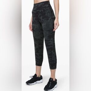 lululemon athletica Women's Camo Crop Joggers - Black/Charcoal